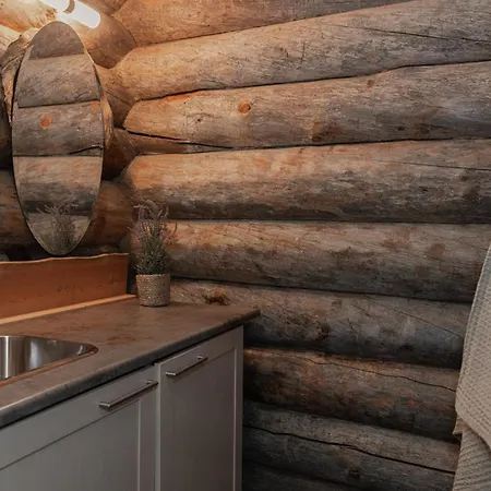 Cozy 4Br Cabin Next To Ski Slopes | Villa Moerri